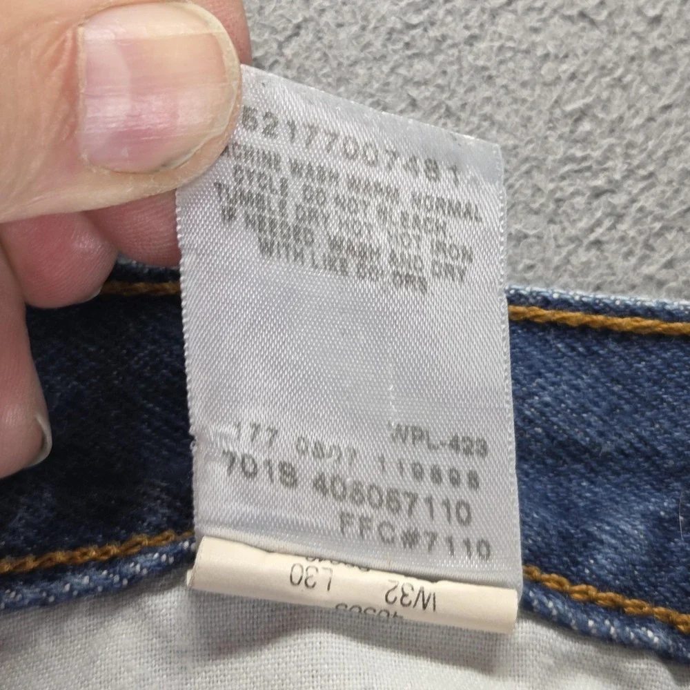 Levis 505 Jeans Mens 32x30 Blue Medium Wash‎ Straight Zip Fly Regular Fit Denim